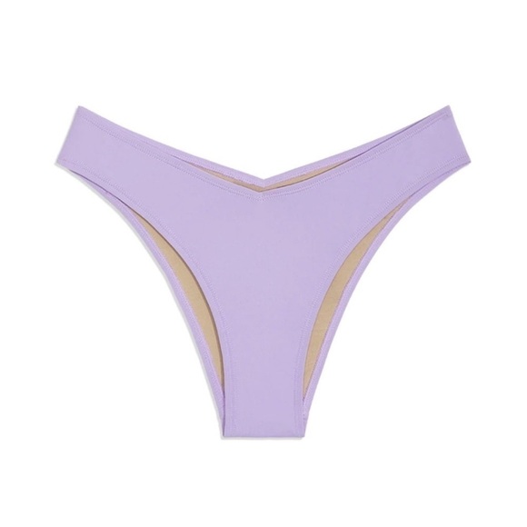 WeWoreWhat bikini set with V-Shape bottoms and triangle top - Picture 5 of 10